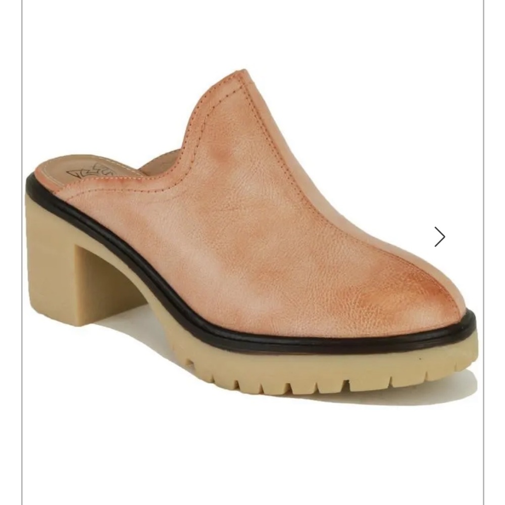 NWT beast fashion Valentina Mule Tan